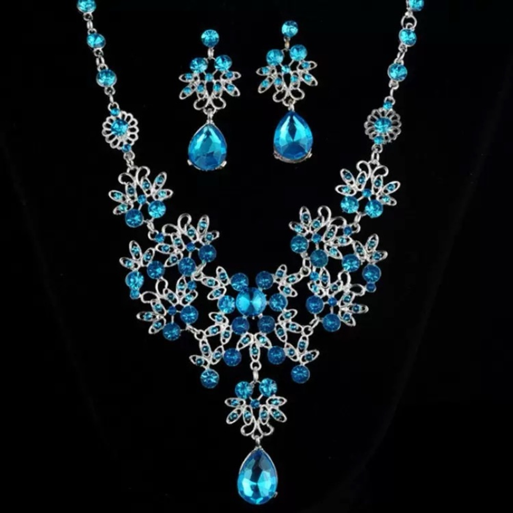 🌸Blue Crystal Floral Statement Necklace and Earring Set